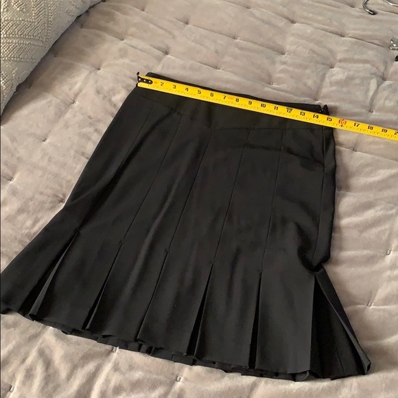 🛼 Club•Monaco 🛼 Skirt - Picture 2 of 4